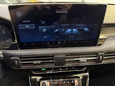 Used 2025 Lincoln Corsair FWD image 17