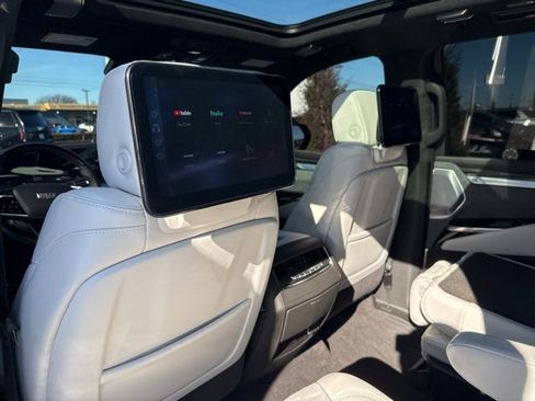 Used 2025 Cadillac Escalade V image 25