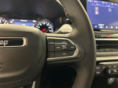 New 2025 Jeep Compass Latitude w/ Convenience Group image 19