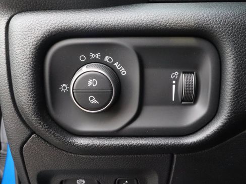 Used 2022 RAM 1500 Big Horn AWD/4WD image 16