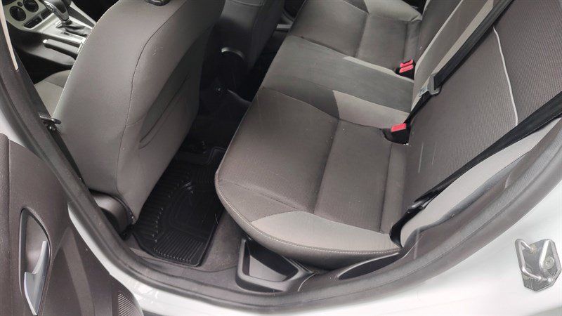Used 2014 Ford Focus SE w/ SE Winter Package FWD image 8