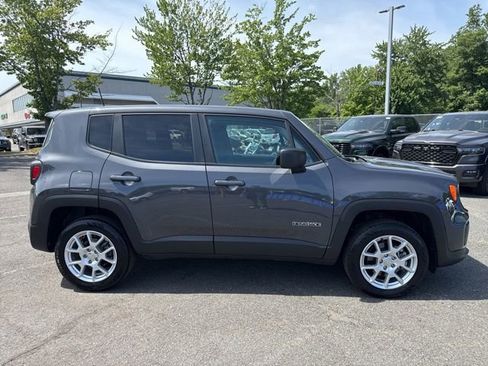 Used 2023 Jeep Renegade Latitude AWD/4WD image 16