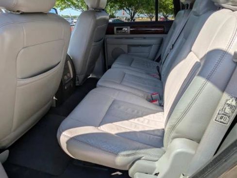 Used 2004 Lincoln Navigator Luxury AWD/4WD image 12