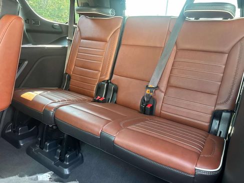 Used 2023 GMC Yukon Denali Ultimate AWD/4WD image 16