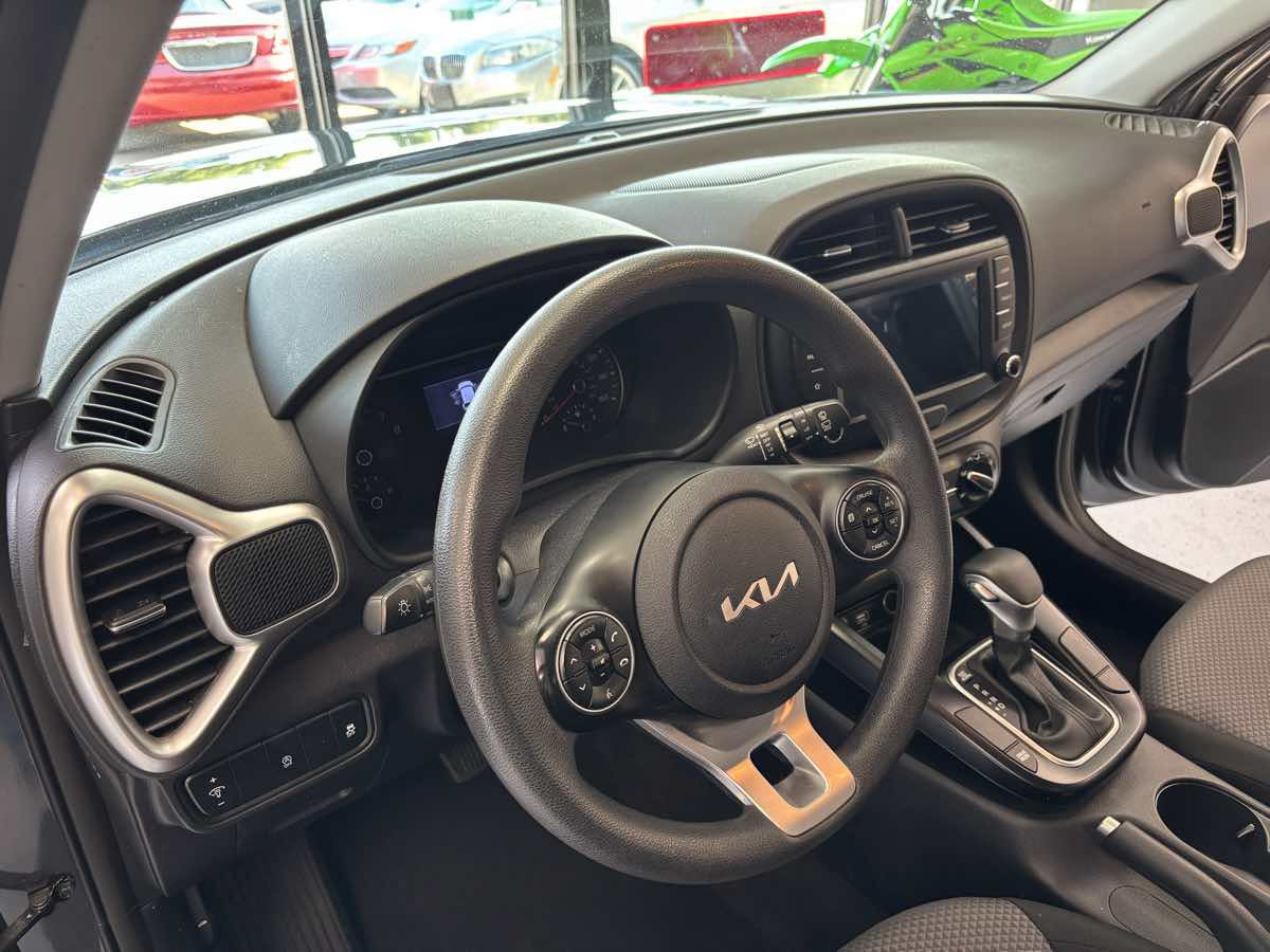 Used 2022 Kia Soul LX FWD image 37