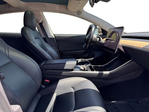 Used 2018 Tesla Model 3 Mid Range RWD image 17