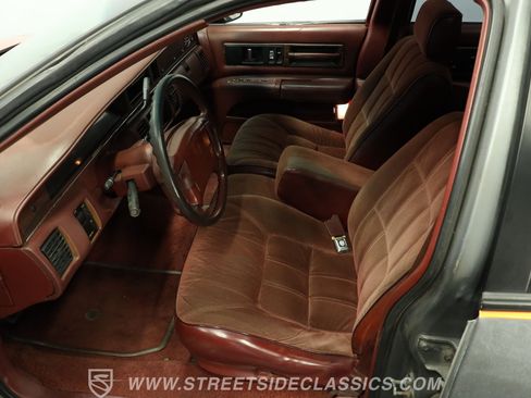 Used 1992 Oldsmobile Custom Cruiser RWD image 36