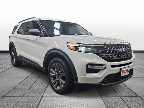 Used 2021 Ford Explorer XLT w/ Equipment Group 202A image 3