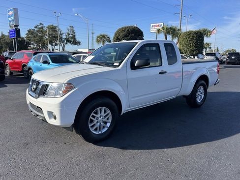 Used 2017 Nissan Frontier SV image 3