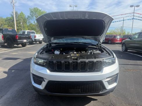 Used 2024 Jeep Grand Cherokee Altitude AWD/4WD image 53