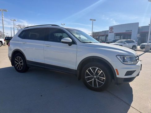 Used 2021 Volkswagen Tiguan SE image 1