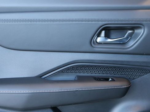 Used 2023 Nissan Ariya AWD image 22