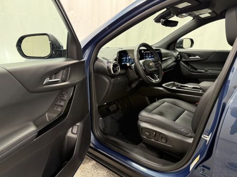 Used 2025 Chevrolet Equinox LT w/ Convenience Package II image 11