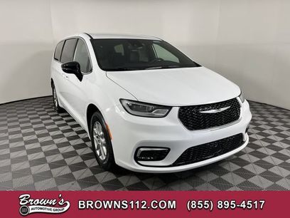 New 2026 Chrysler Pacifica Select
