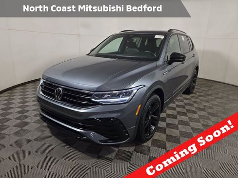 Used 2023 Volkswagen Tiguan SE R-Line image 1