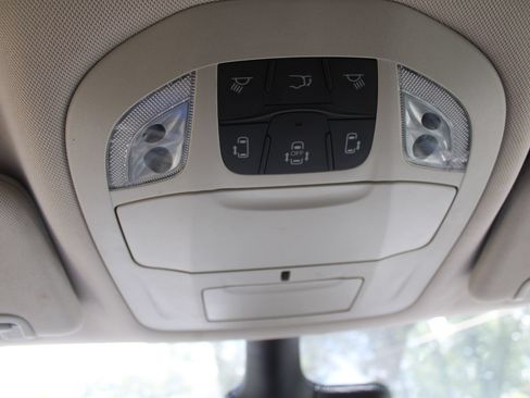 Used 2023 Chrysler Pacifica Touring-L FWD image 54