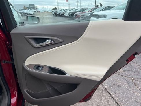 Used 2019 Chevrolet Malibu LT w/ Leather Package image 12