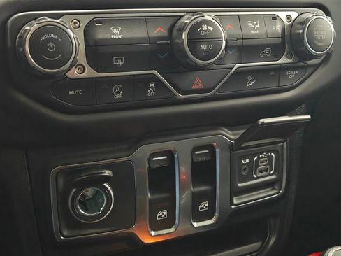 Used 2021 Jeep Wrangler Willys image 8