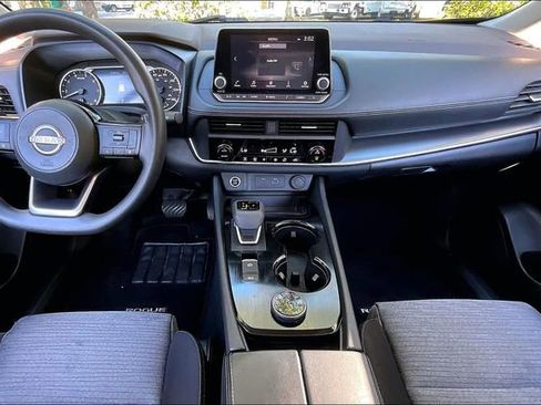 Used 2023 Nissan Rogue SV image 7