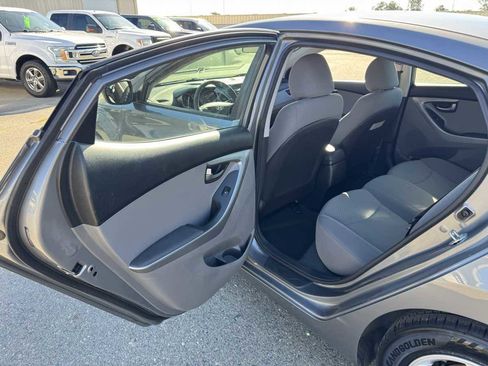 Used 2014 Hyundai Elantra SE image 20