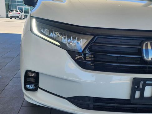 Used 2024 Honda Odyssey Sport image 3