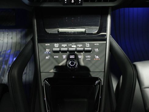 Used 2024 Porsche Cayenne image 40