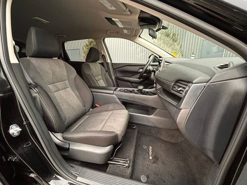 Used 2024 Nissan Rogue SV image 29