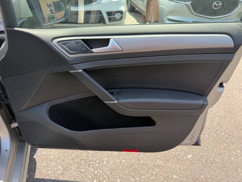 Used 2015 Volkswagen Golf S FWD image 42