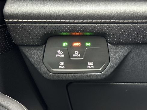 Used 2024 Volkswagen Atlas SE image 12