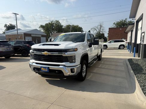 Used 2024 Chevrolet Silverado 2500 LT w/ Convenience Package AWD/4WD image 3