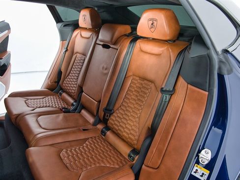 Used 2022 Lamborghini Urus AWD/4WD image 38