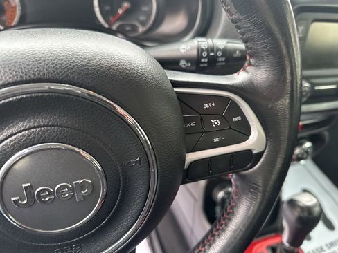 Used 2016 Jeep Renegade Trailhawk image 17