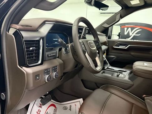 New 2025 GMC Sierra 2500 Denali w/ Denali Reserve Package image 13