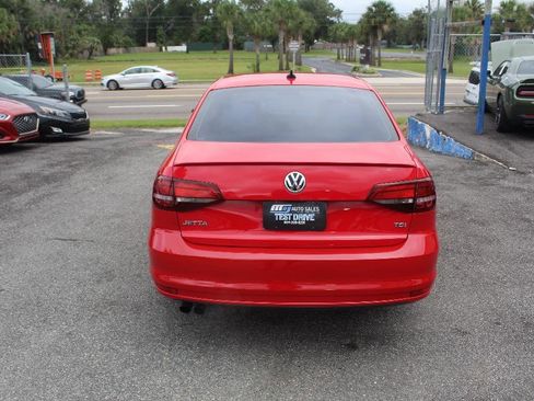 Used 2016 Volkswagen Jetta Sport image 4