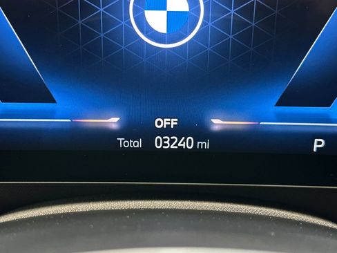 Used 2025 BMW 740i w/ Premium Package image 34