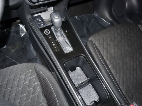 Used 2021 Nissan Kicks SV image 29