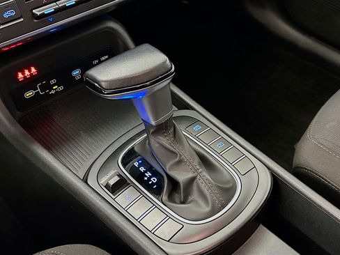 Used 2024 Hyundai Kona SEL image 25