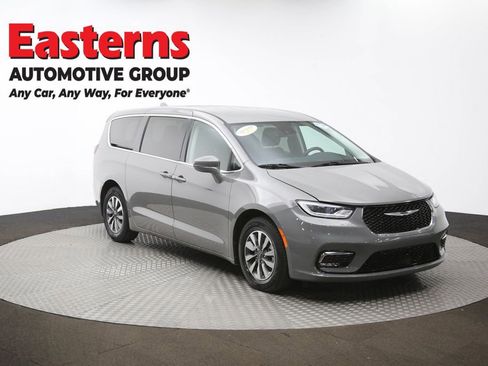 Used 2022 Chrysler Pacifica Touring-L FWD image 50