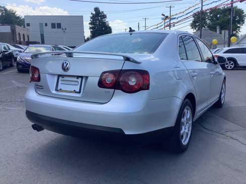 Used 2010 Volkswagen Jetta SE FWD image 7