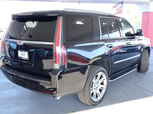 Used 2018 Cadillac Escalade Luxury RWD image 5