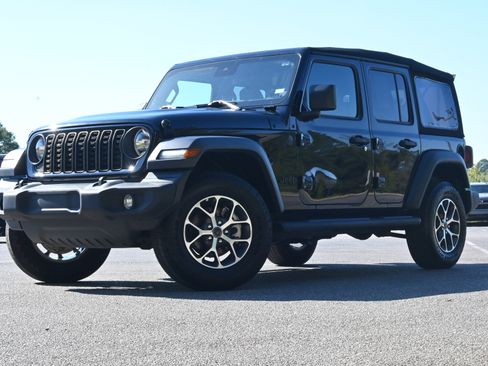 Used 2024 Jeep Wrangler Sport S image 4