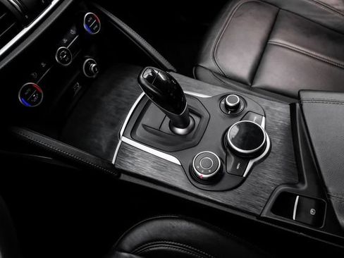 Used 2019 Alfa Romeo Stelvio w/ Nero Edizione RWD image 29