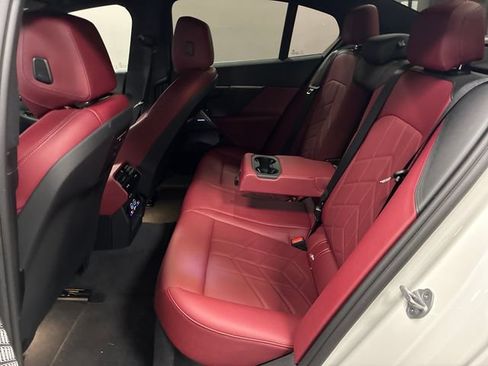 Used 2026 BMW i5 eDrive40 w/ Premium Package RWD image 26