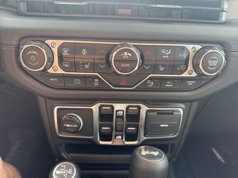 Certified 2025 Jeep Wrangler Unlimited Sahara w/ Safety Group AWD/4WD image 22