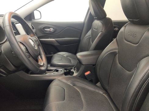 Used 2019 Jeep Cherokee Limited FWD image 17