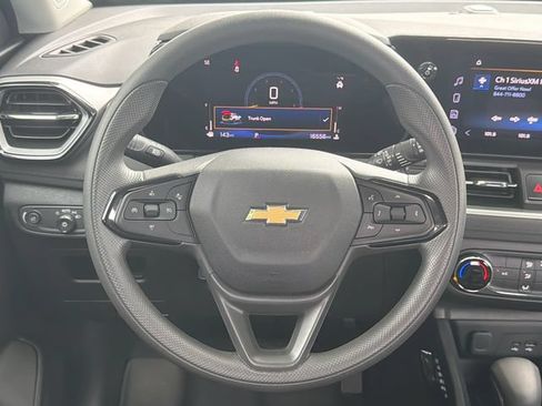 Used 2025 Chevrolet TrailBlazer LS FWD image 23