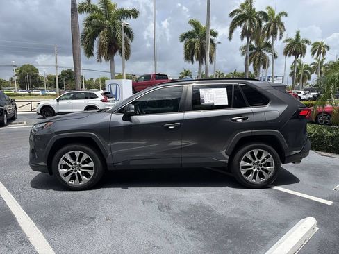 Used 2023 Toyota RAV4 XLE Premium FWD image 5