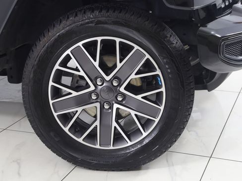Used 2023 Jeep Wrangler Unlimited Sahara AWD/4WD image 16