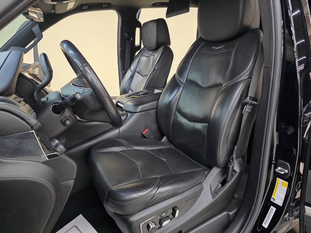 Used 2018 Cadillac Escalade ESV Platinum AWD/4WD image 19