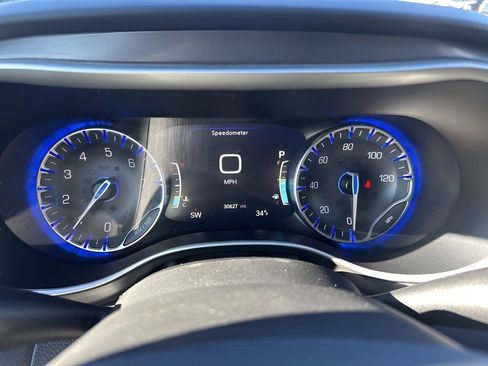 Used 2024 Chrysler Pacifica Touring-L image 24